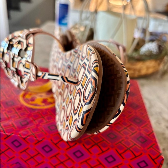 Stylish Geometric Patterned Sandals - Picture 10 of 13